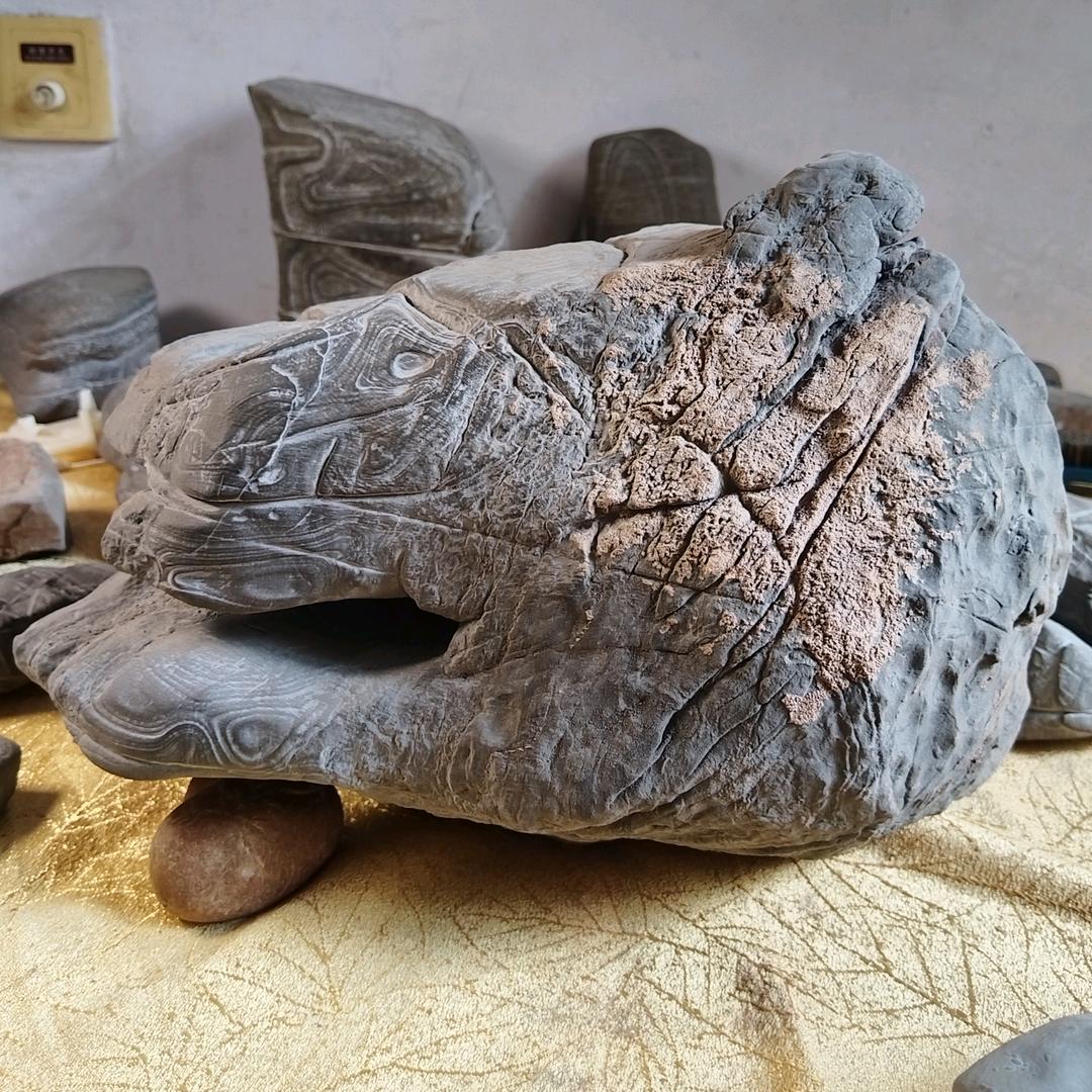 济源青铜纹石（安静的石头）