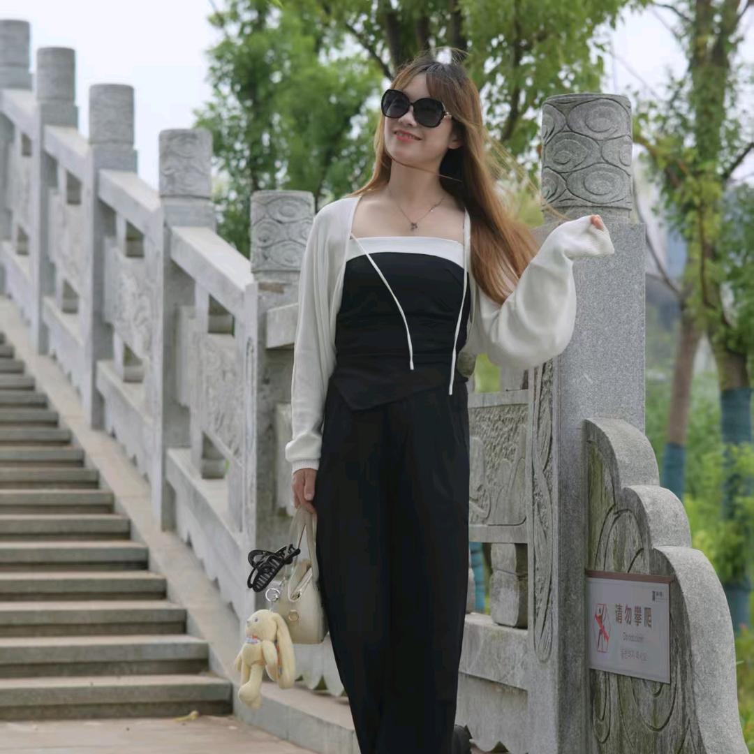 吃可爱多长大的小仙女 ١٥١