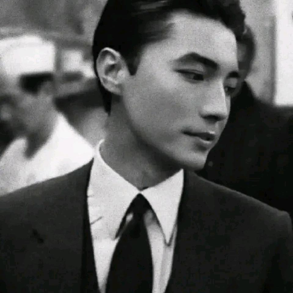 谁会在夜里看海🌊