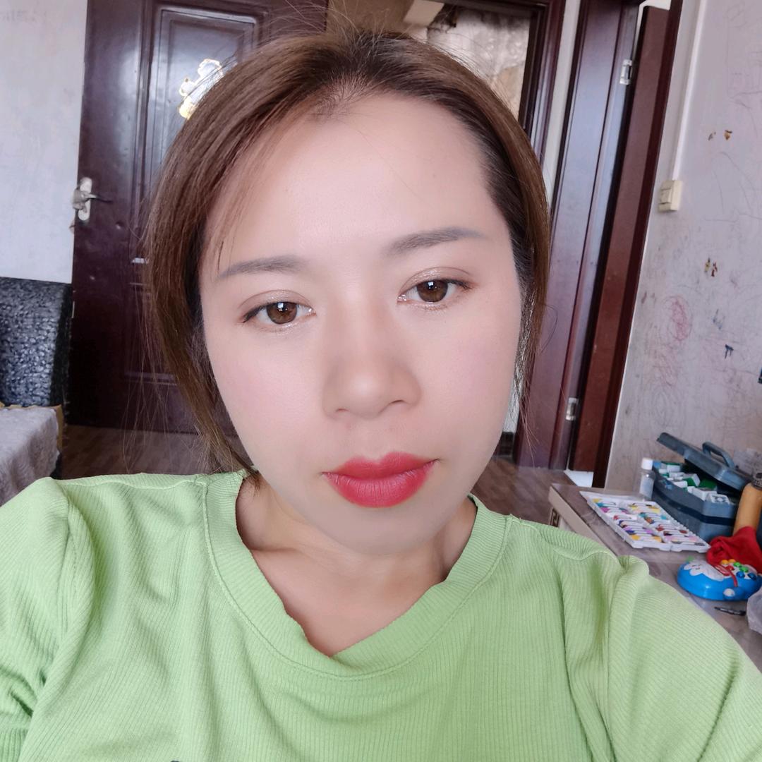 胡    丽