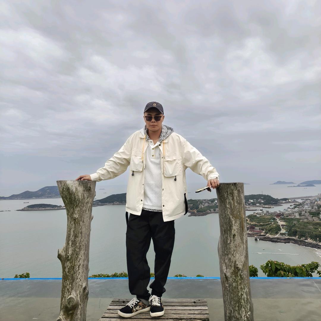 「钓浜红岩村村民」