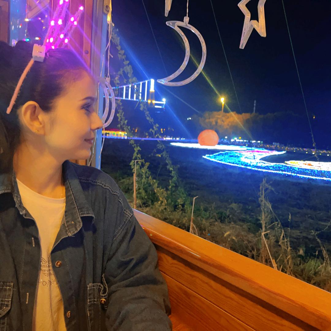 شەمشىنۇر ئەھەت🧿