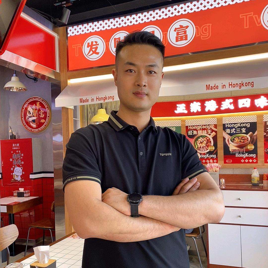 港十二米创始人老胡