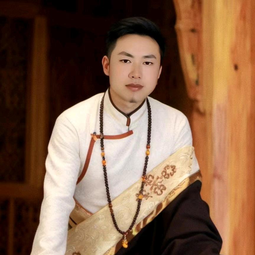 康巴扎西。