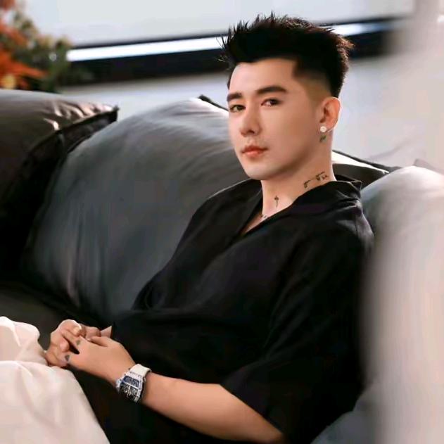 杨圣坤（精品穿搭）