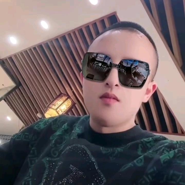 伸手不打笑脸人LB521