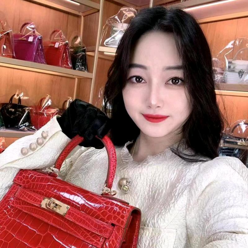 包包女王青青