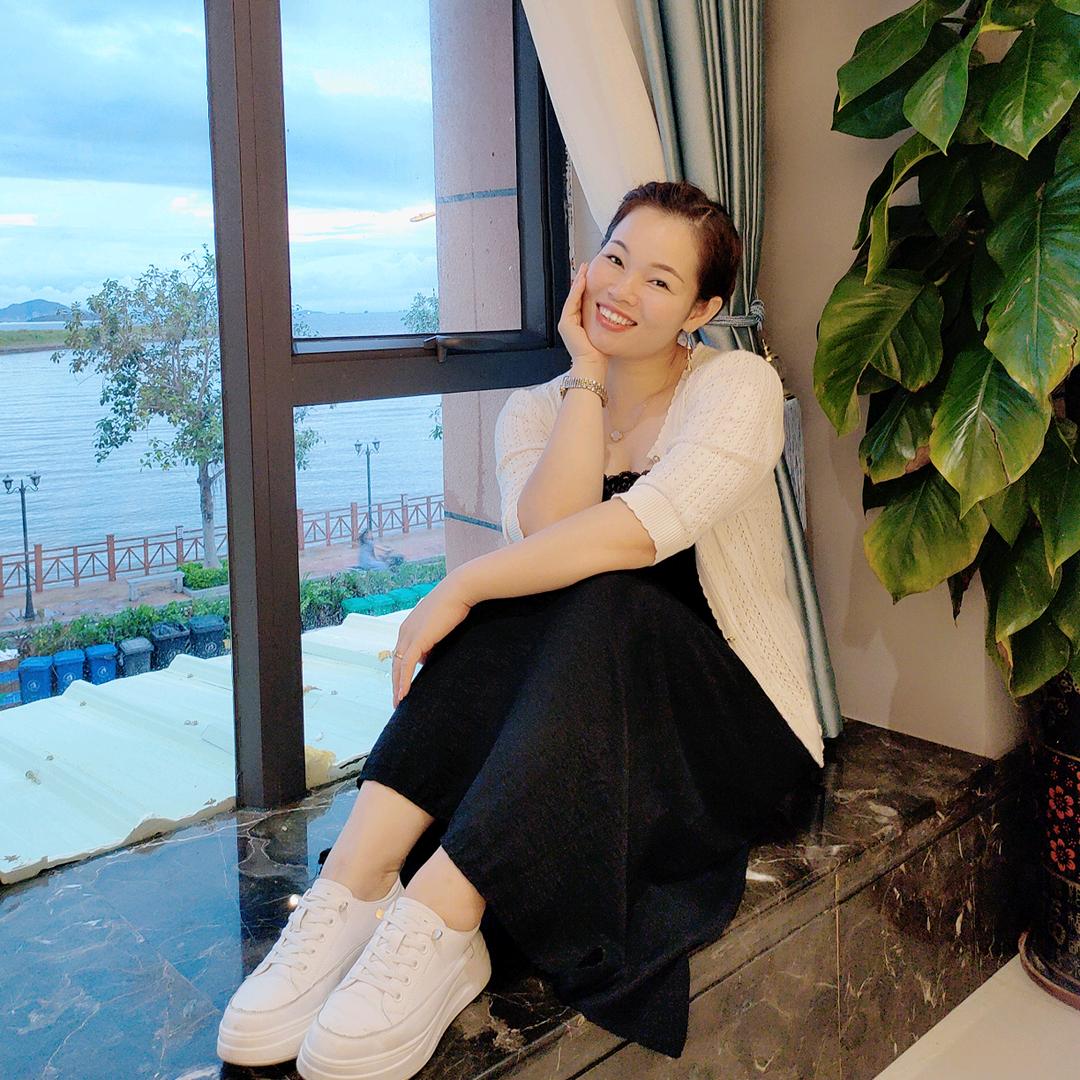 一直都在努力筱金子