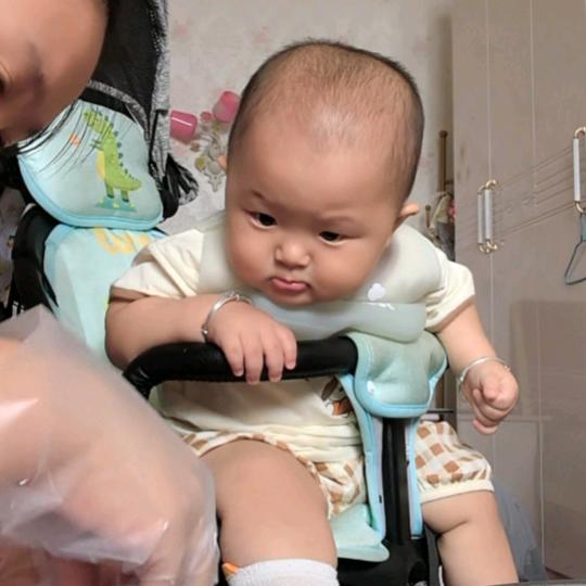 让他一个人呆一会儿