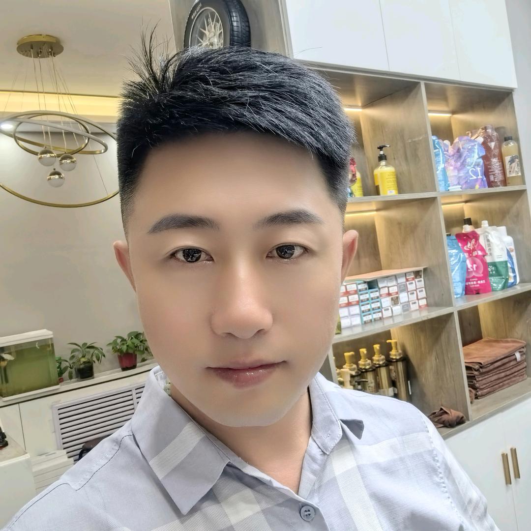 赵  东