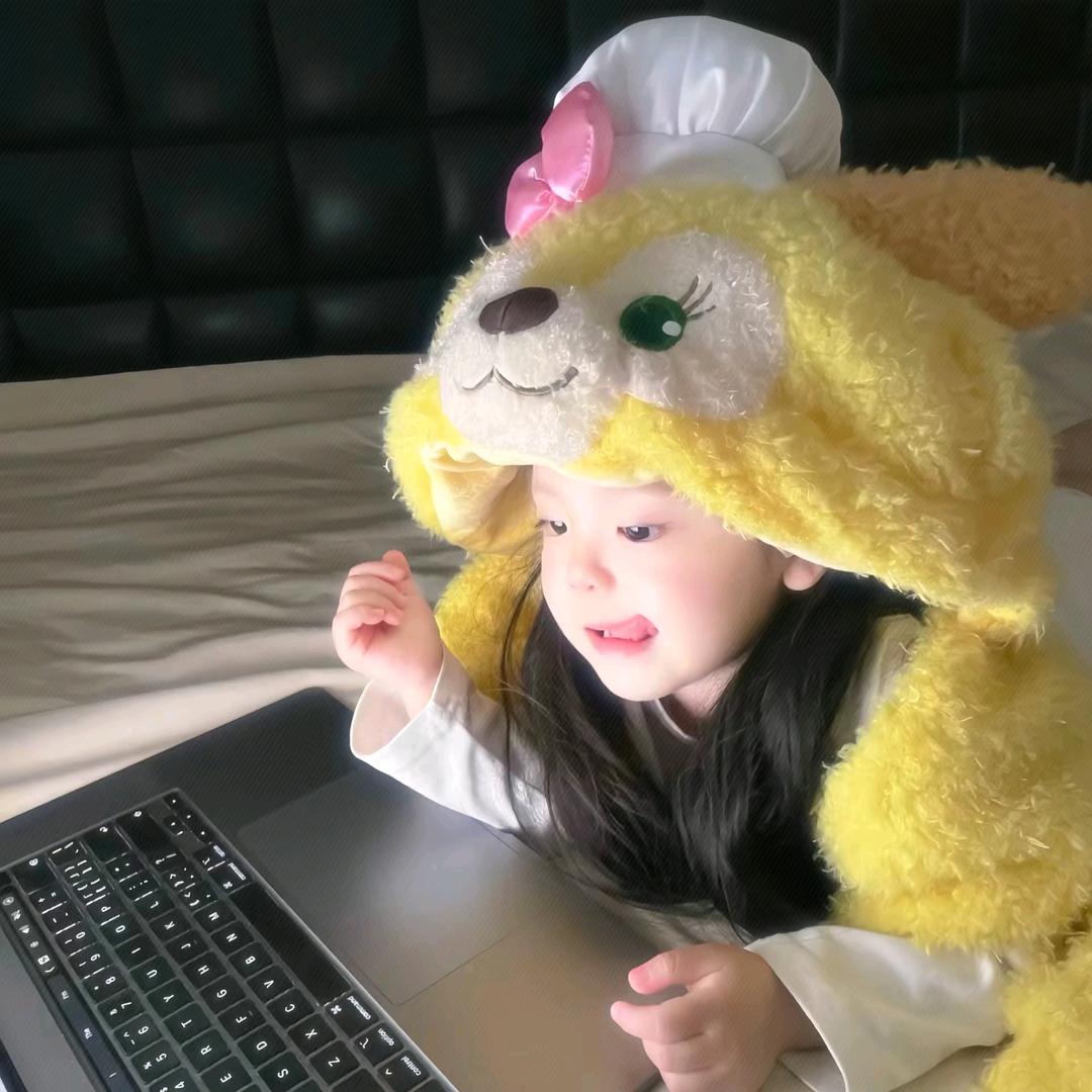欣  欣.
