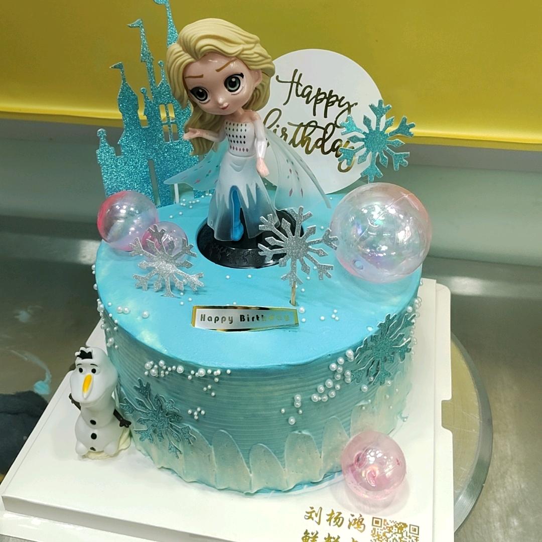 做蛋糕的小哥哥