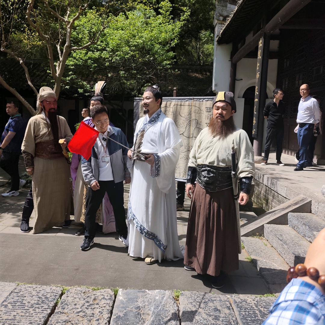 两岸猿声啼不住