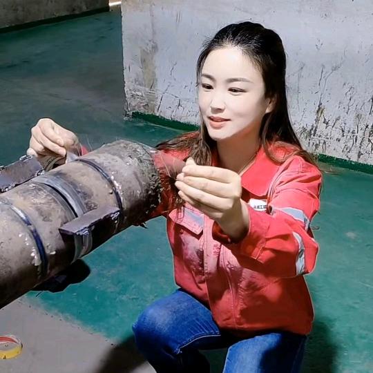 女焊工   莉莉
