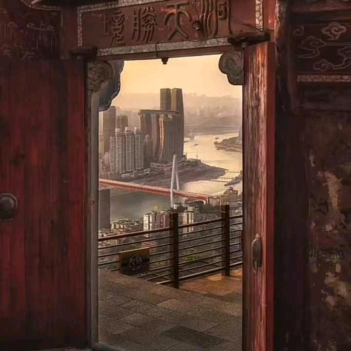 蓝姐早上做手工老面包子，下午修改衣服直播