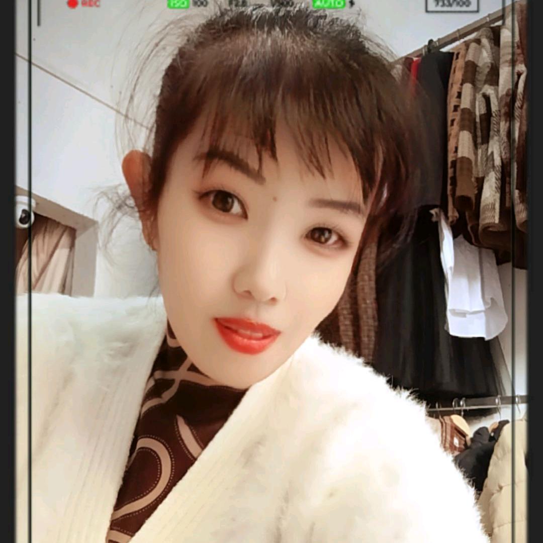 想想，服装