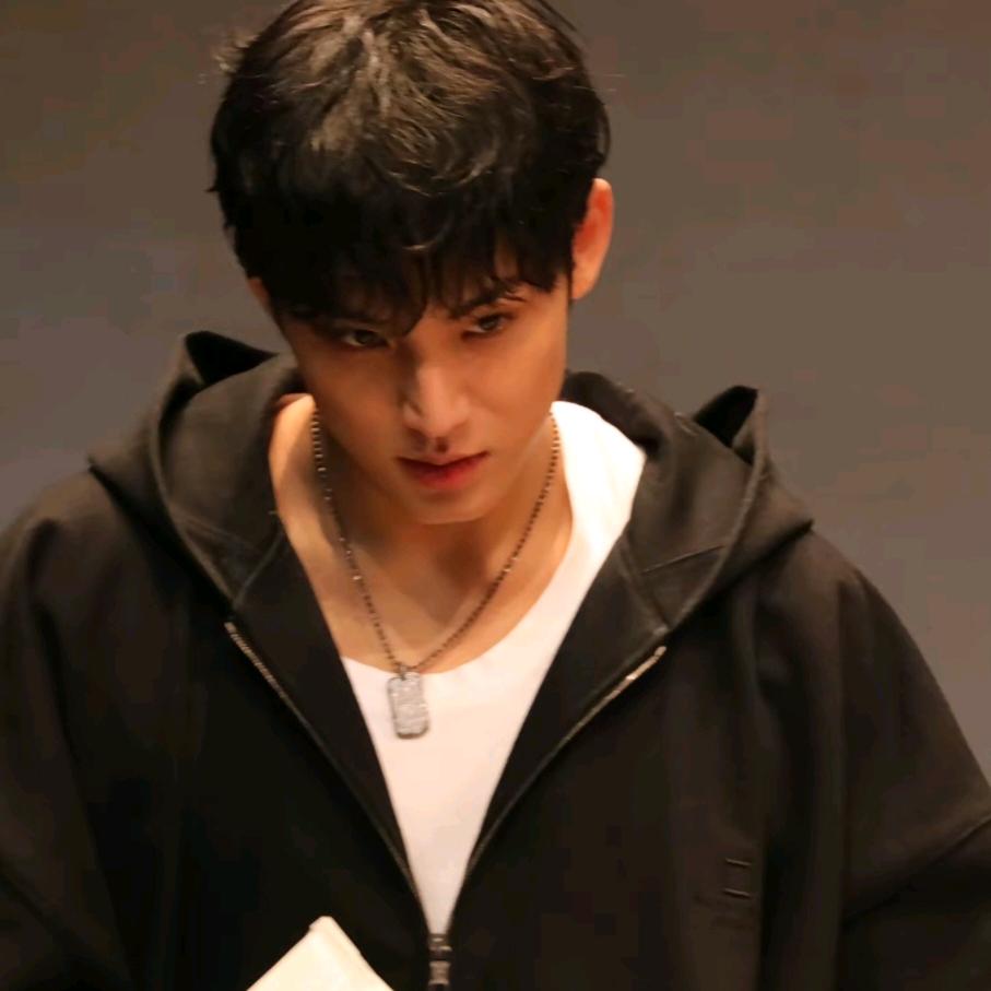 9朵黄金葵（被金珉奎回复版）