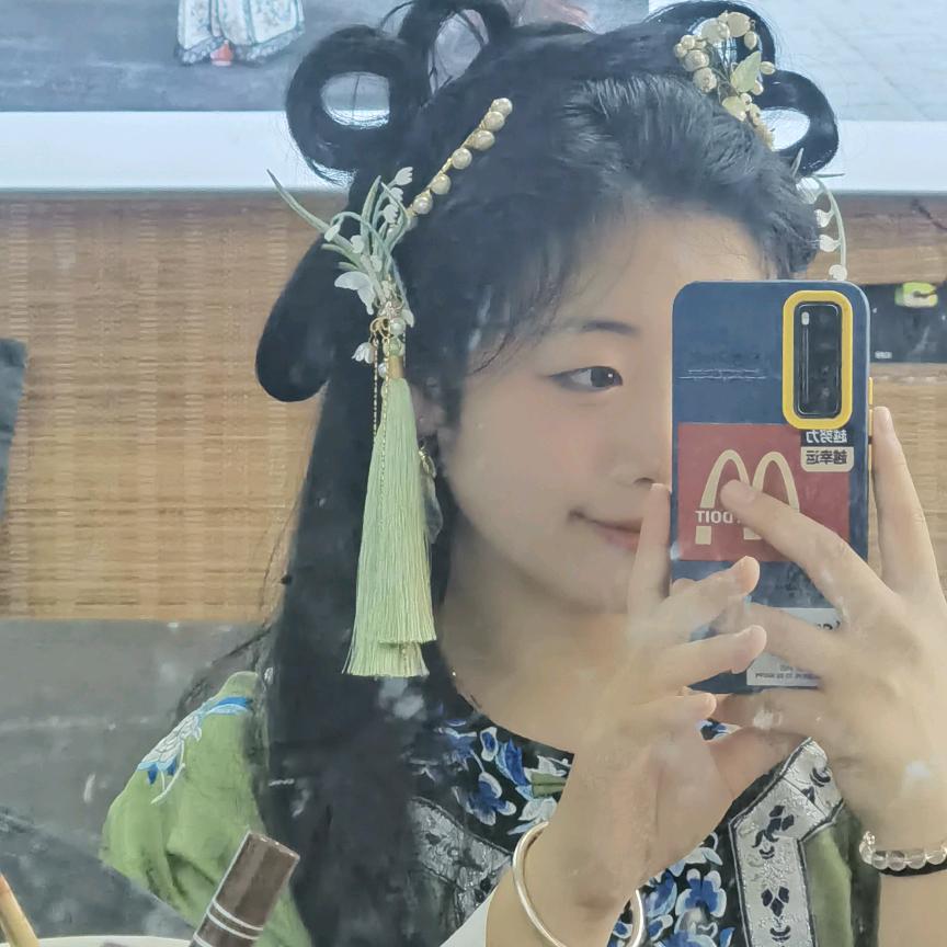 悦悦.