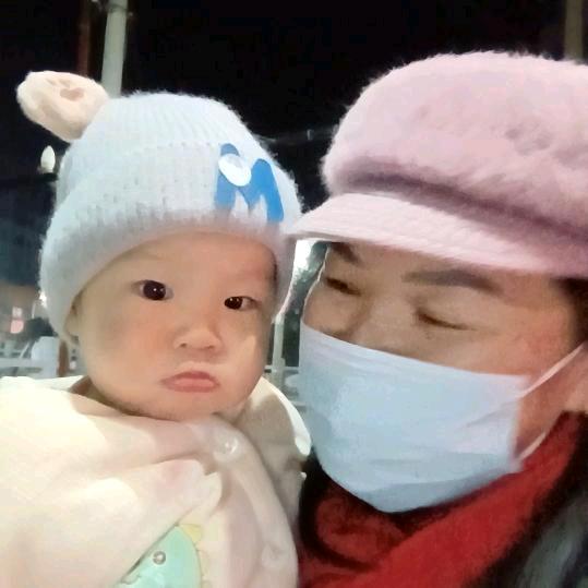 如鱼得水。奶奶和孙孙的头像