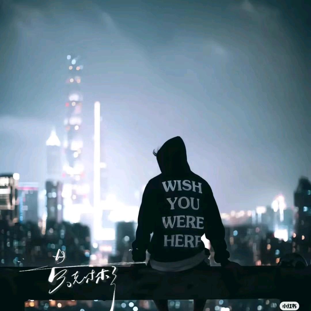 躺在云朵看月亮