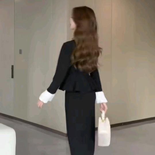 资中杰尼威尼二店英姐