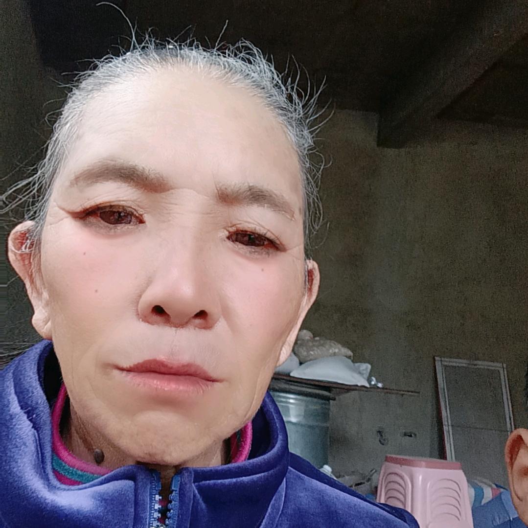 王自美/