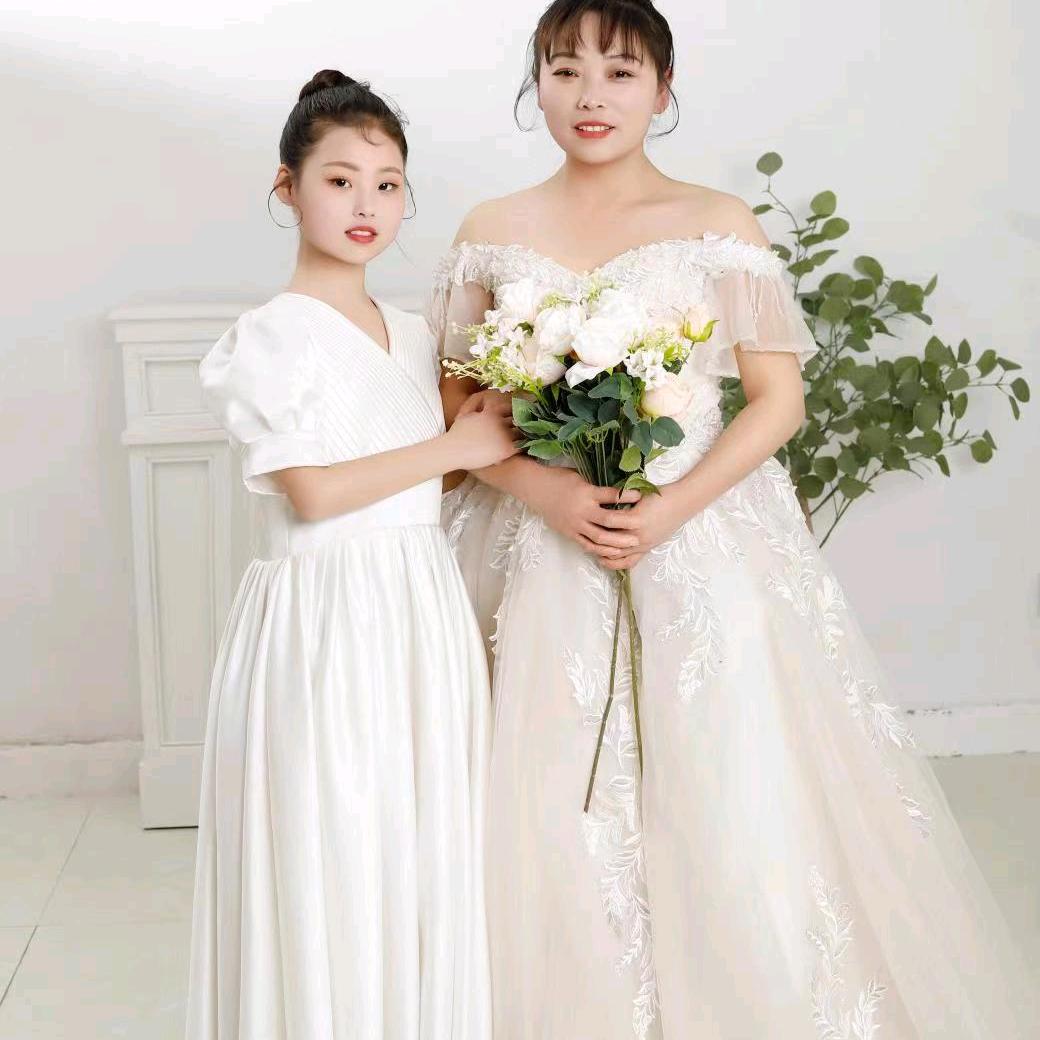 现代城步行街北头路西艳云制衣