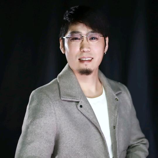 侃哥-红鹦鹉传媒