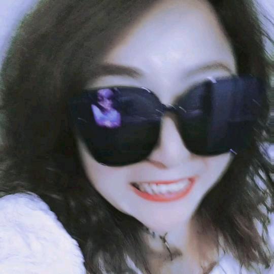 淡然一笑