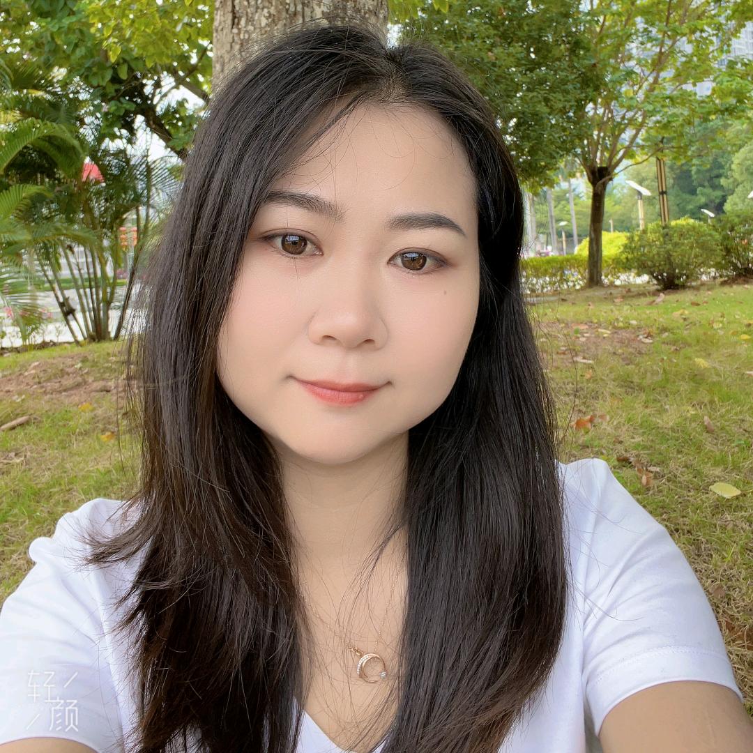 爱笑的小姐姐