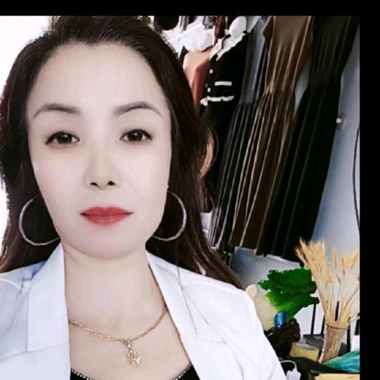 LU LU.  露露女装
