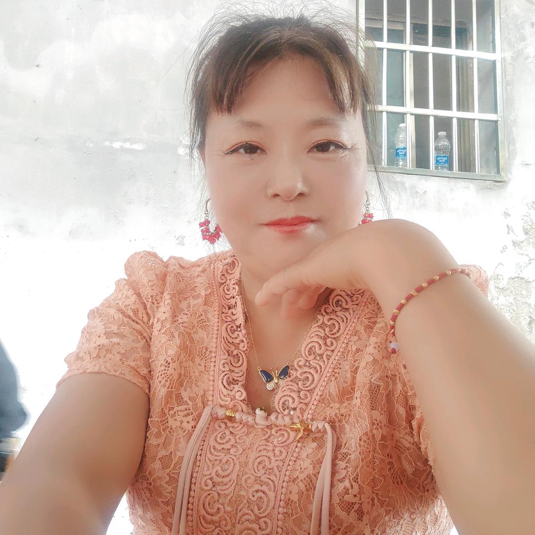 陈英子，爱唱歌🎤，每晚七点开播，