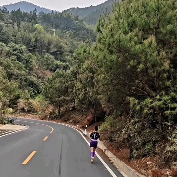 ♊追瘋🏃‍♀️赶月滴容阿（骨折康复中）