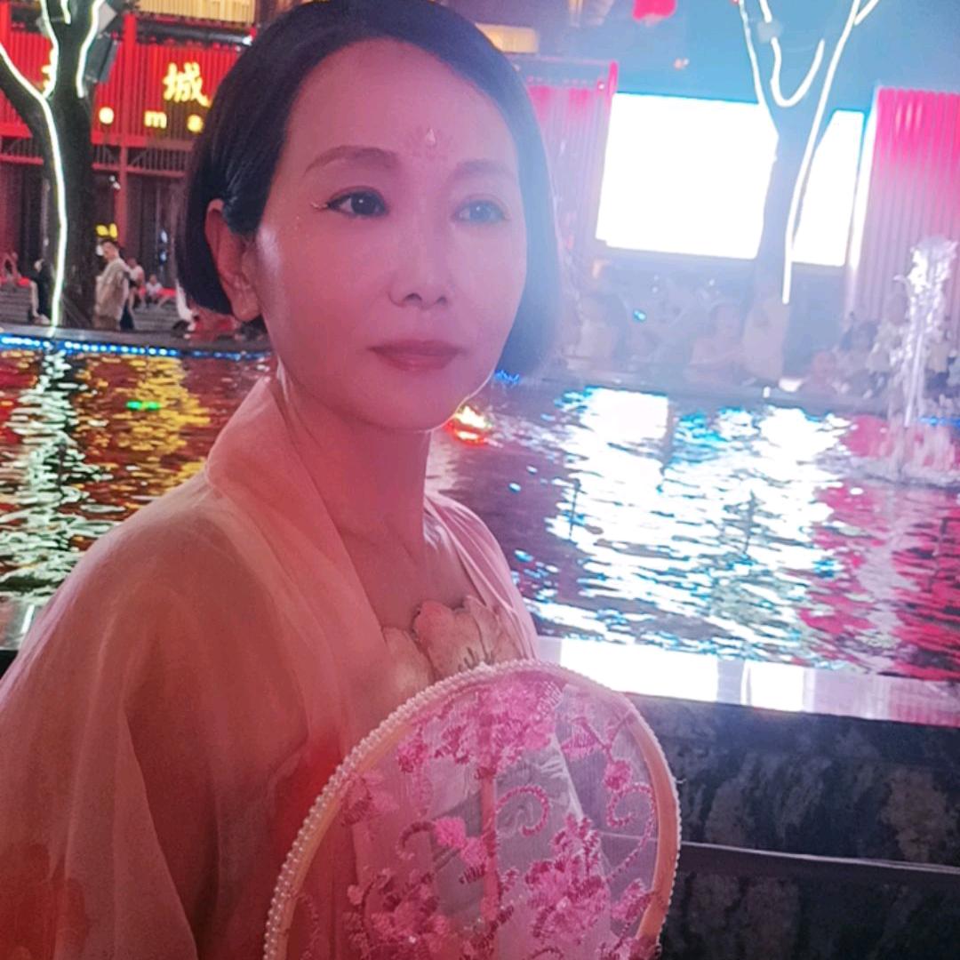 红红