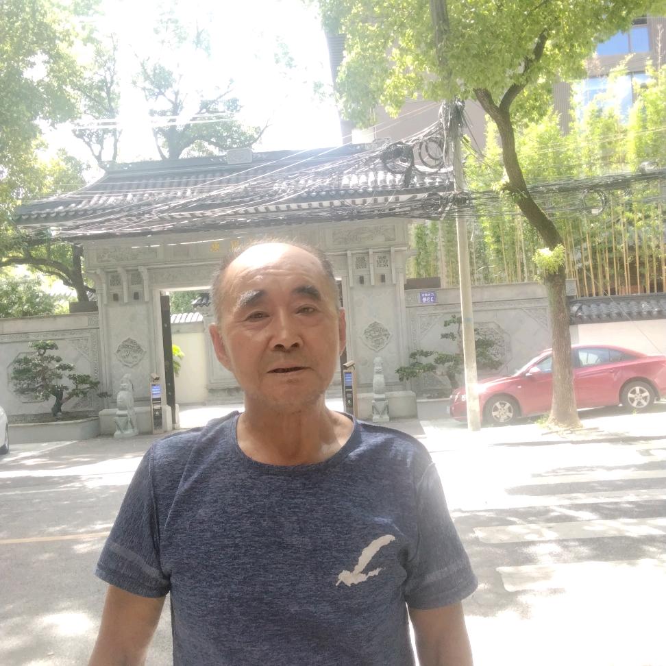 龙龙爷爷的梁文忠