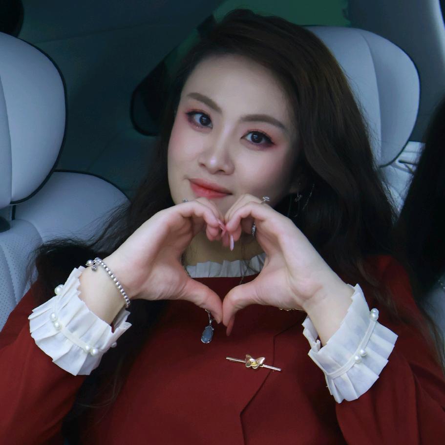 吖头🌺(u‿ฺu✿ฺ)