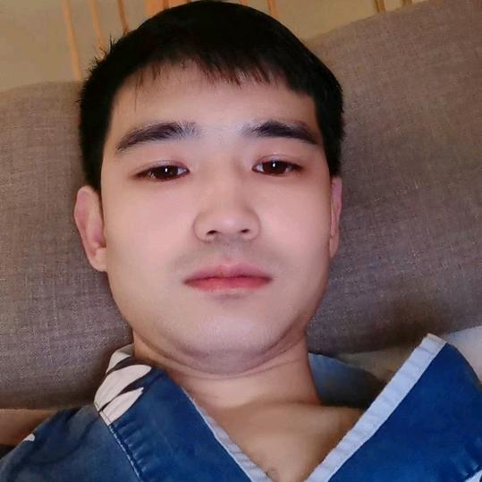 留着胡茬的硬汉