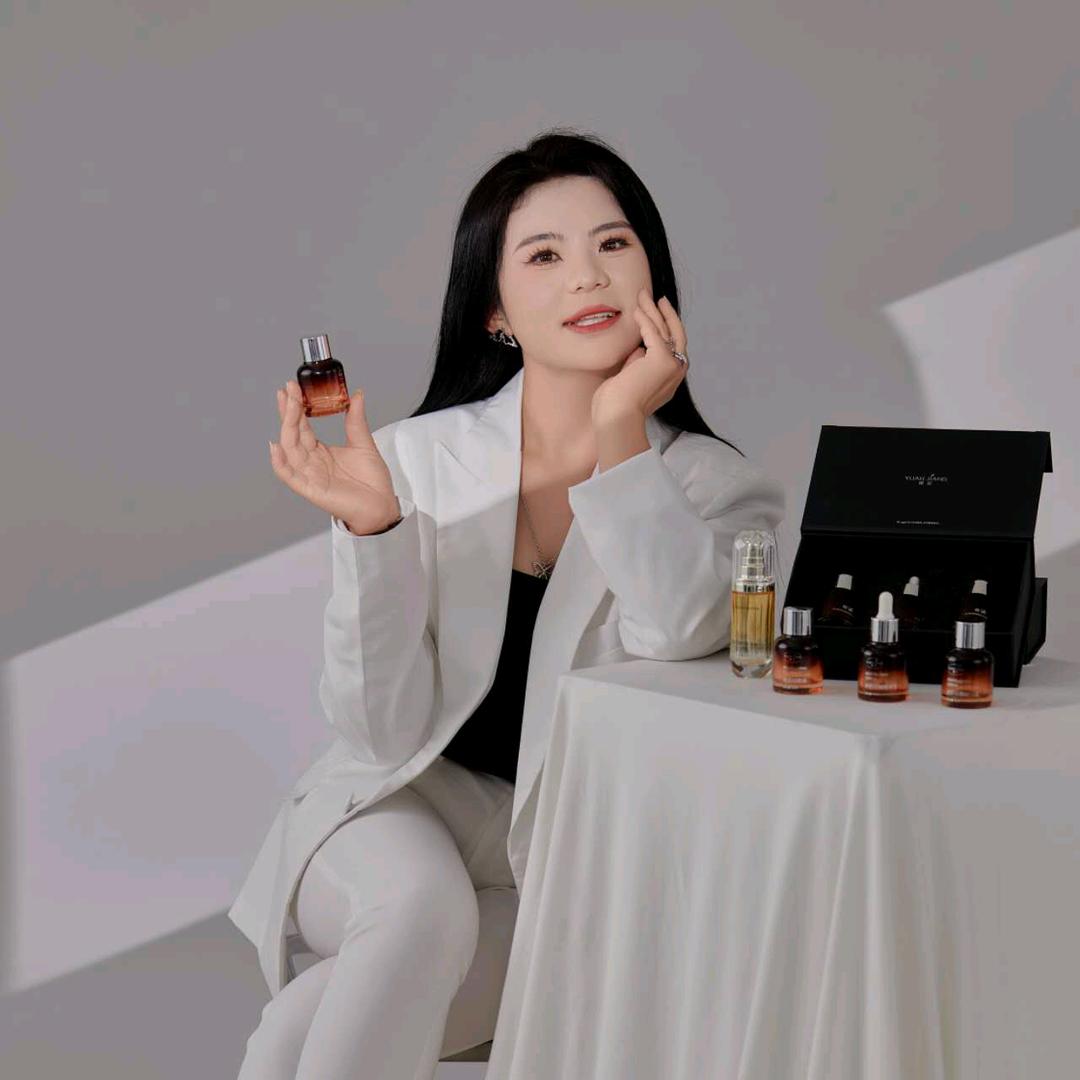 彝族小啊妹