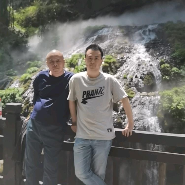 张吉田潮玩小铺