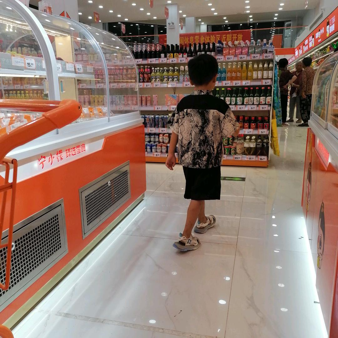 东方升起红太阳。：：：：
