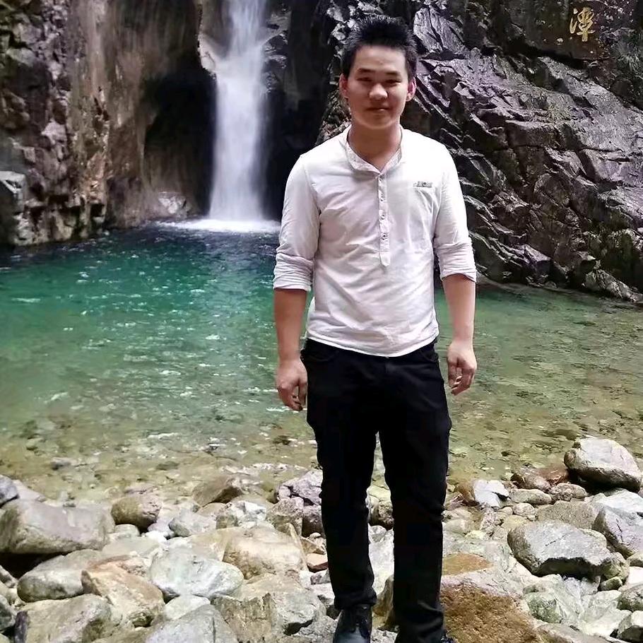 开着铲车追奔驰