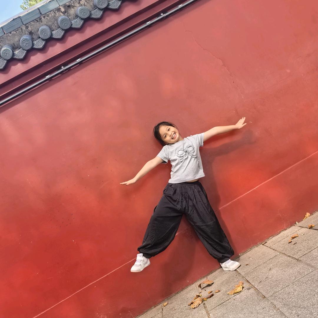 然而（Yoly）