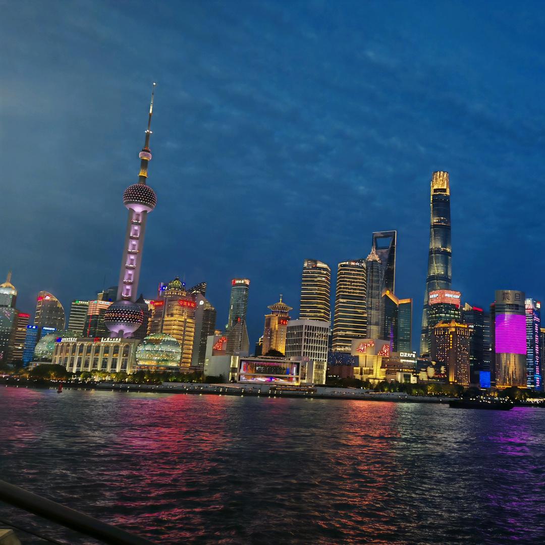 拉商品车的小哥哥