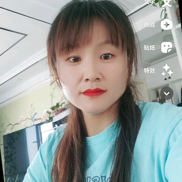 爱调皮的疯丫头