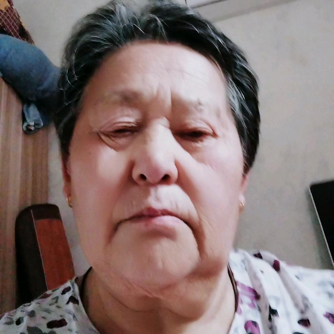 英子