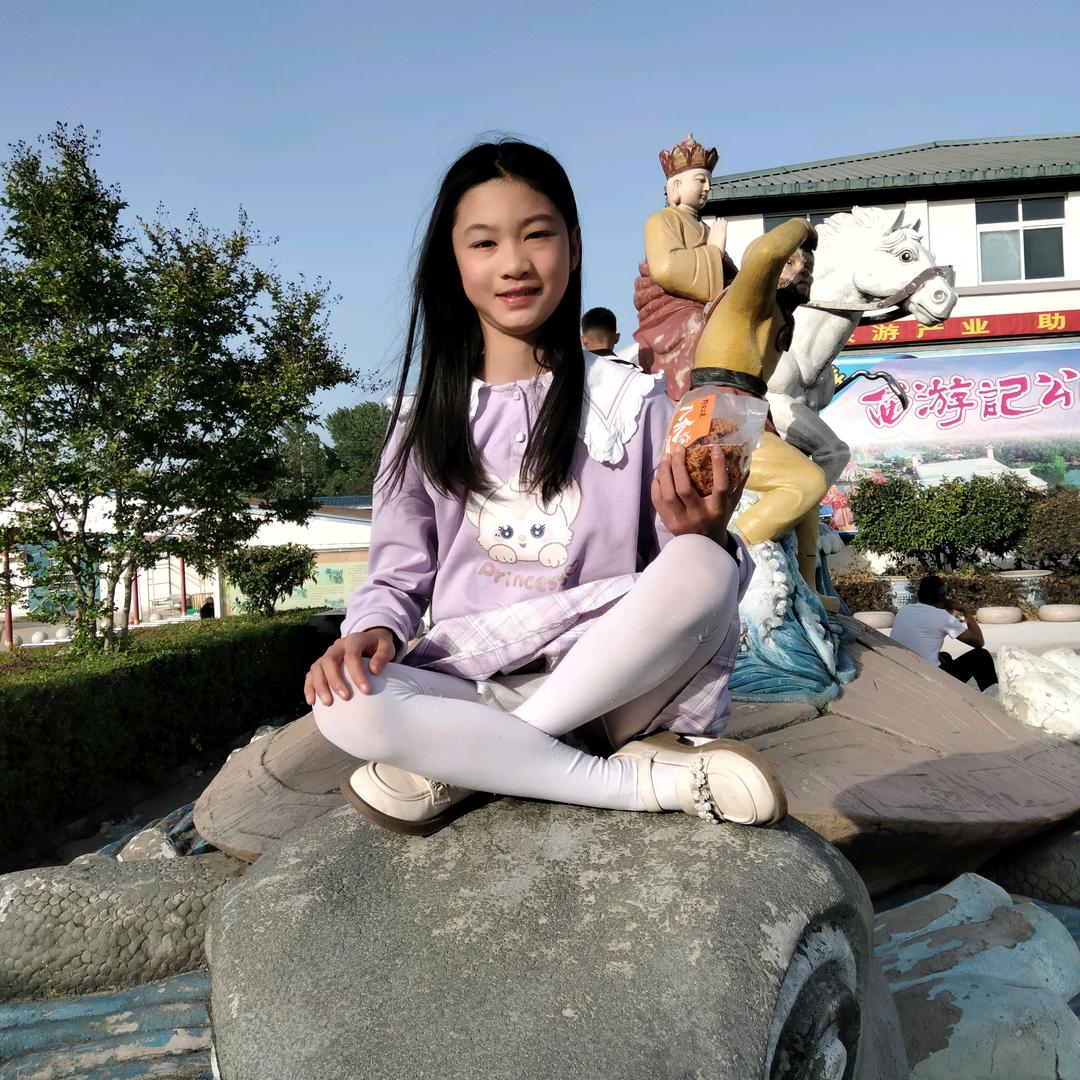 专业种植玫瑰花，果树苗