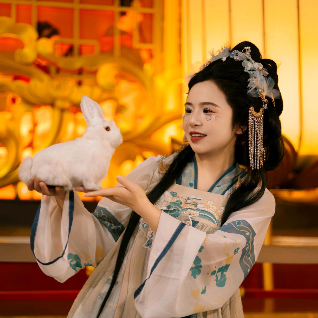 别靠我太近