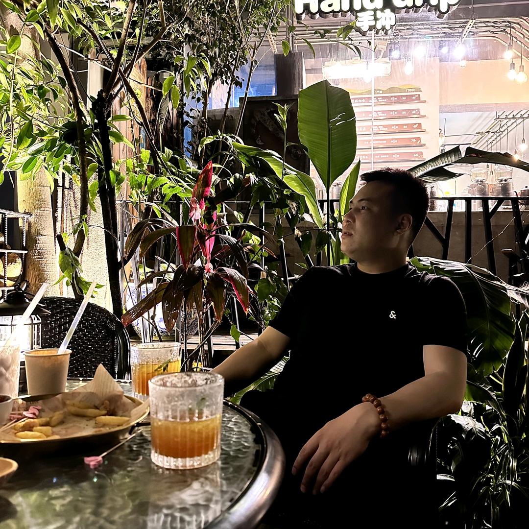 吕强（专注于新能源）