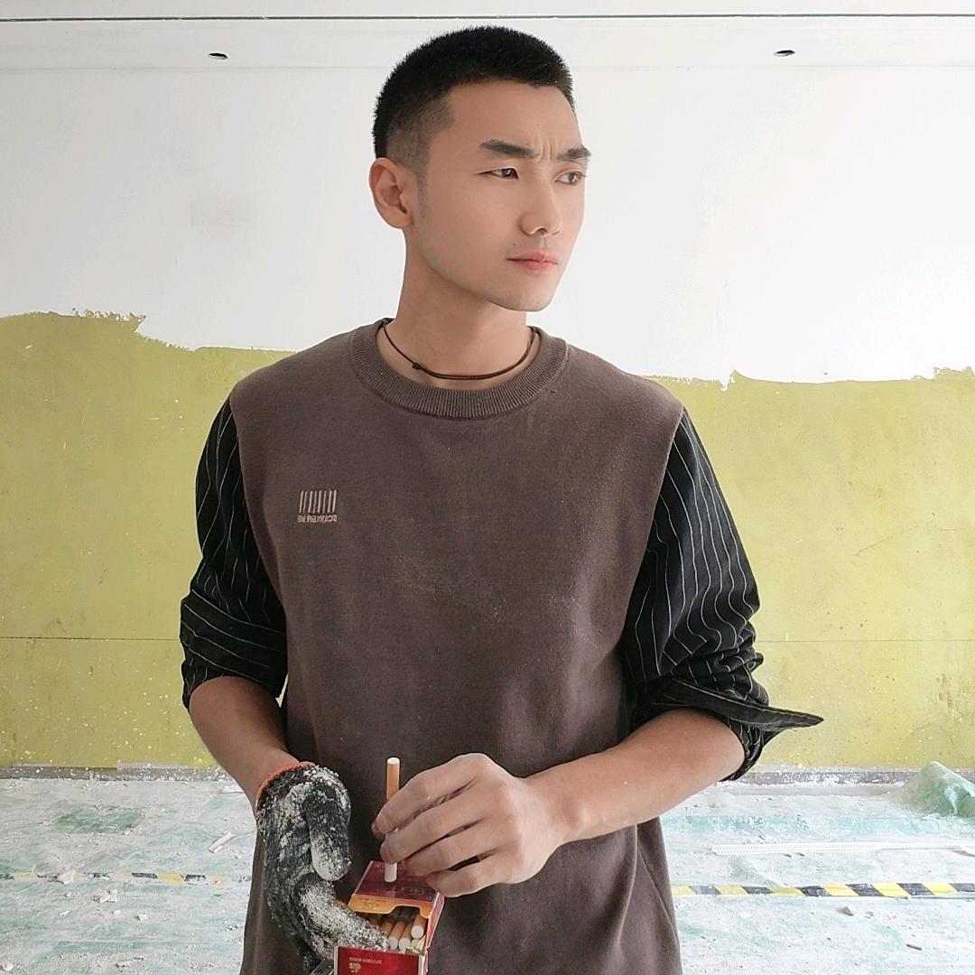 刮腻子的小寇
