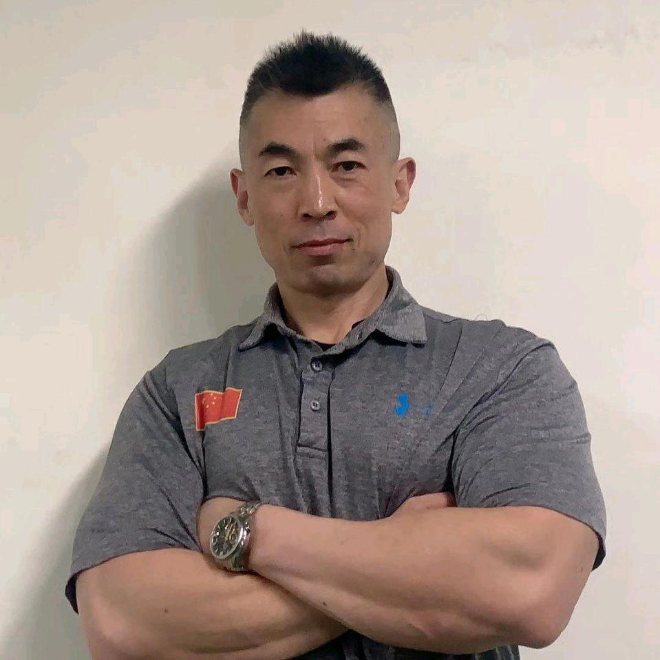 喜欢训练的老郭教练